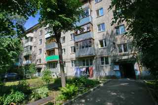Осенняя улица, 11