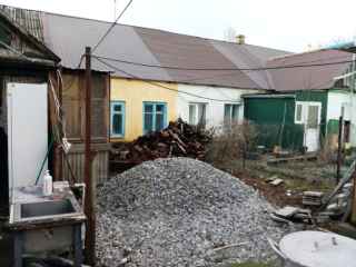 Центральная улица, 1