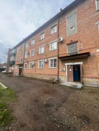 Ленинградская улица, 2