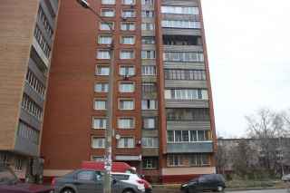 Комсомольская улица, 2