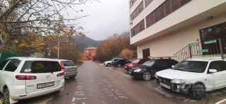 Изумрудная улица, 6